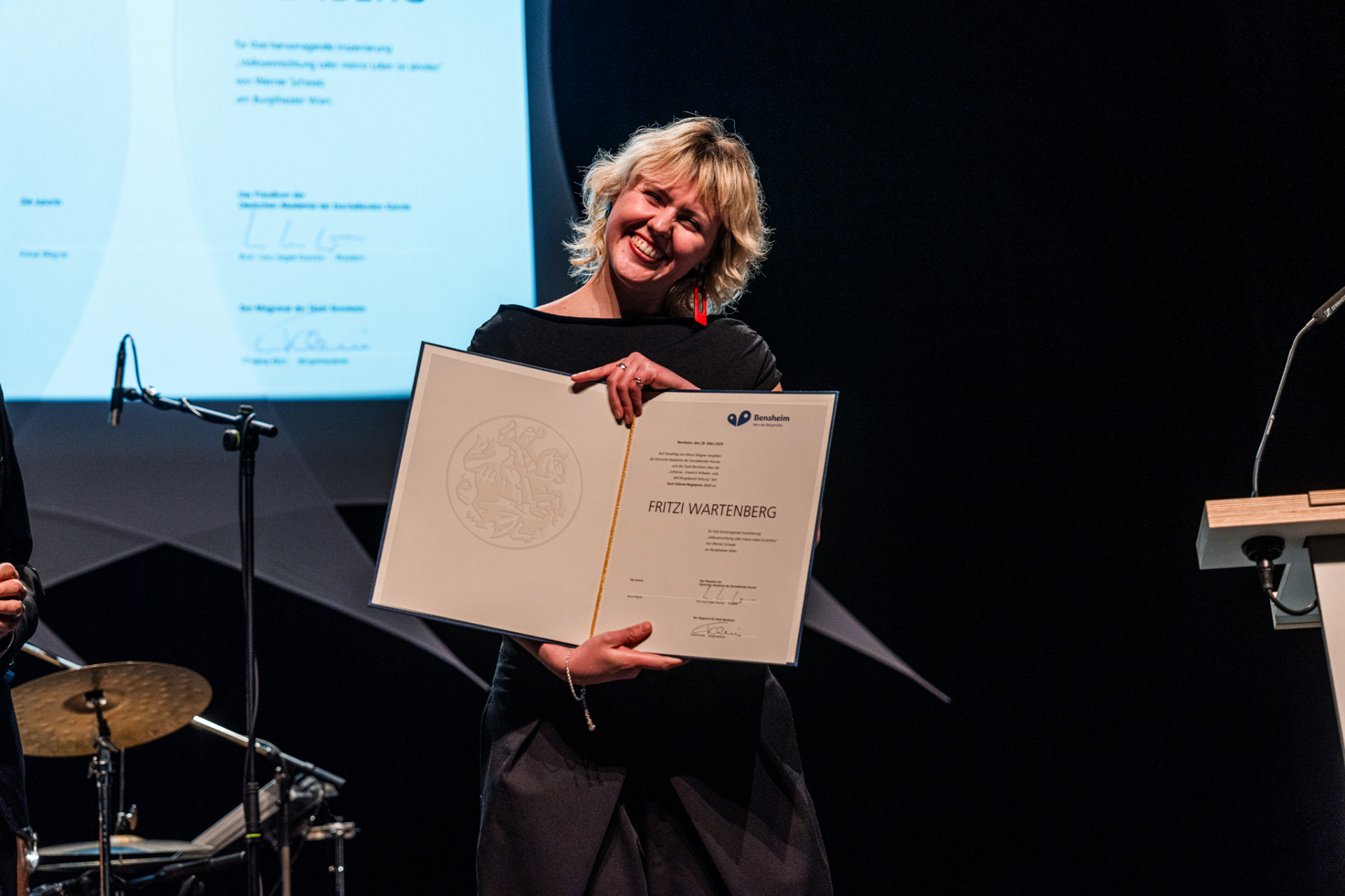Fritzi Wartenberg auf der Bühne des Parktheaters