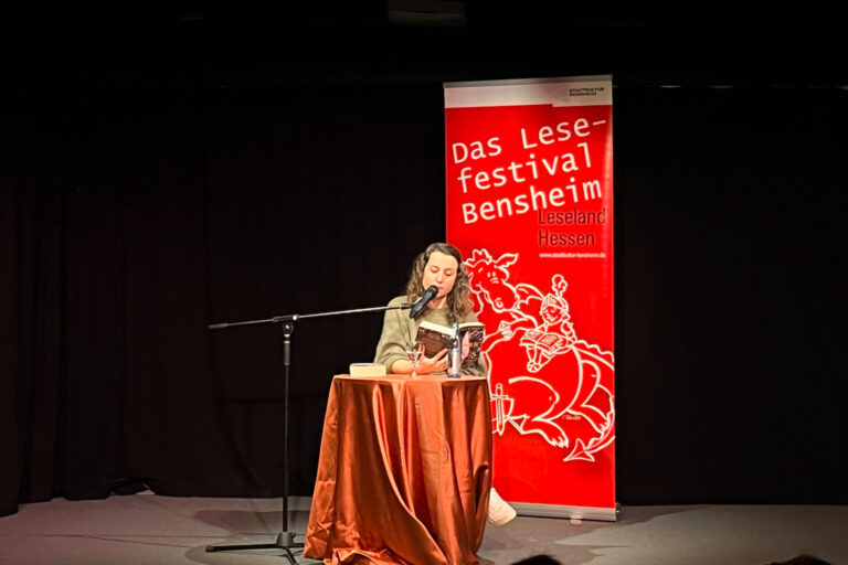 Autorin Carina Schnell
