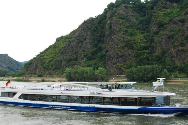 Schiff auf dem Rhein