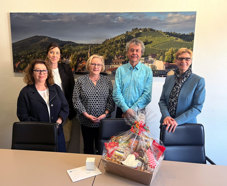 Gruppe von Männern und Frauen