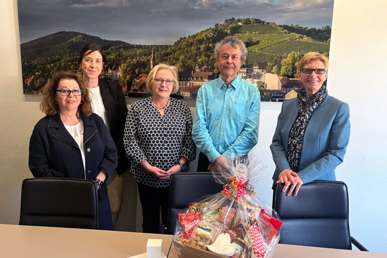 Gruppe von Männern und Frauen