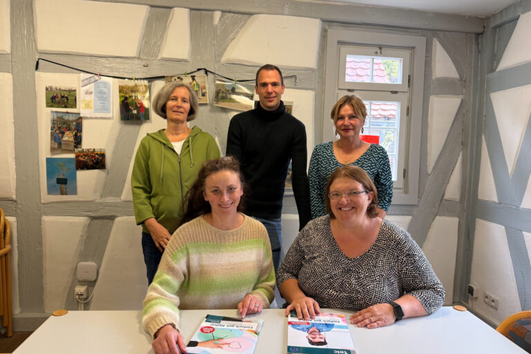 Das Team Soziales & Integration der Stadt Bensheim und der Caritasverband Darmstadt im Integrationszentrum