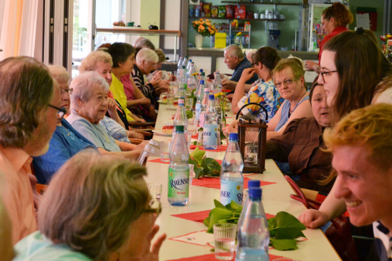 Seniorinnen und Senioren im AWO-Zentrum Bensheim