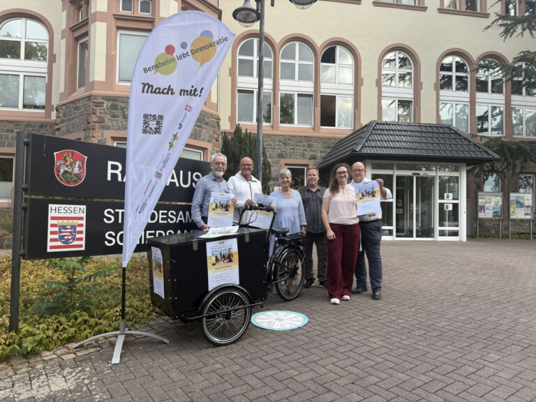 Die Partnerschaft für Demokratie bewirbt die Demokratiekonferenz.