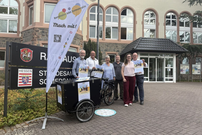 Die Partnerschaft für Demokratie bewirbt die Demokratiekonferenz.