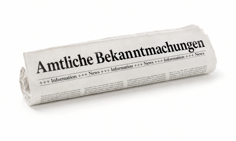 Zusammengerollte Zeitung mit der Überschrift Amtliche Bekanntmachungen